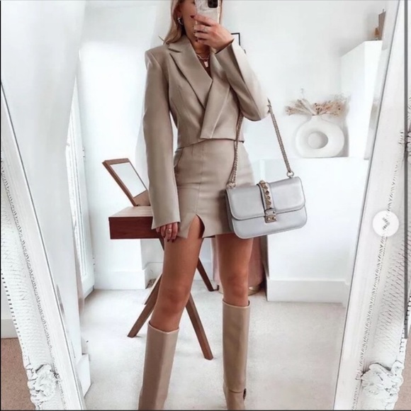 Zara Jackets & Blazers - ZARA // Blogger Favorite Cropped Blazer